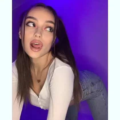 Блондинка с милым личиком и отличной фигуркой согрею теплом — фотографія анкети 2