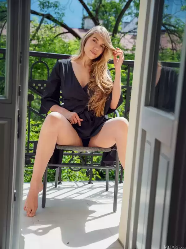 Чорний халат і витончена спокуса — фотографія анкети