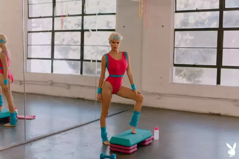 Девушка по вечерам, создающая настроение — фотография анкеты